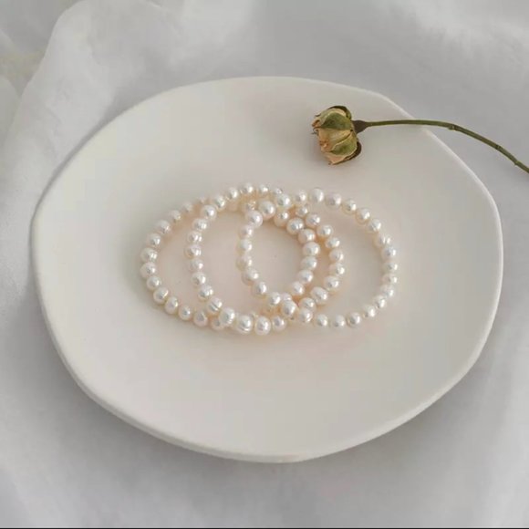 Genuine White Pearl Stretch Bracelet - Picture 5 of 13